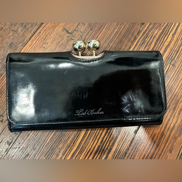 Ted Baker London Black Patent Leather Wallet Clutch With TB Bobble Floral - Picture 1 of 7
